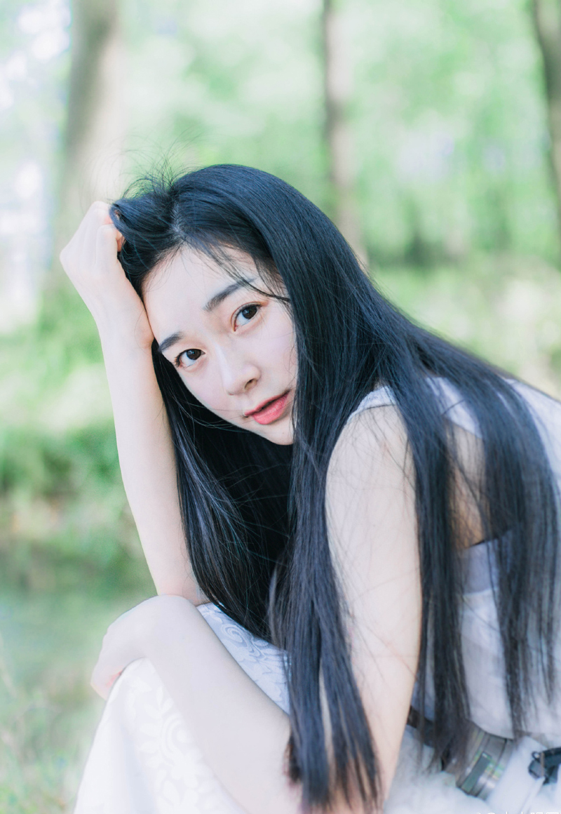“那士元有什么交代吗？”魏延看向一脸无奈的邓贤道。